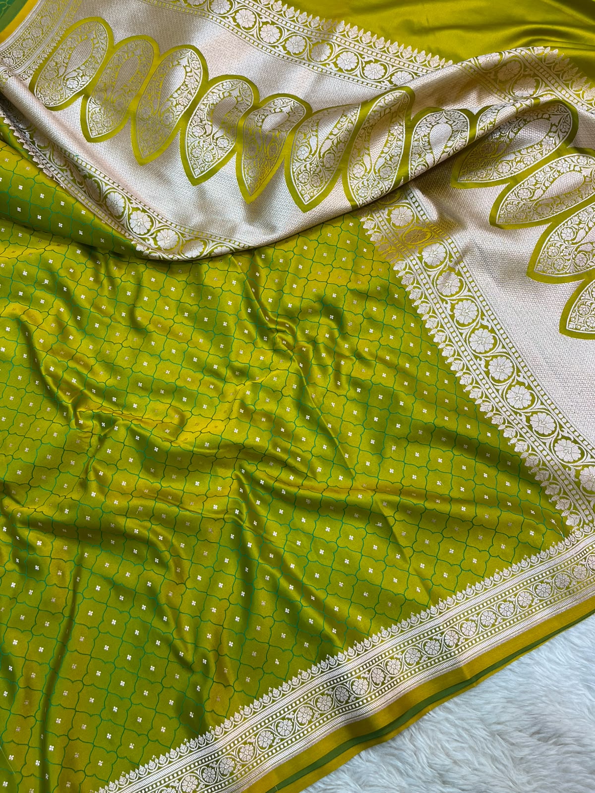 Mahendi Green Banarasi Mashru Silk Saree | Fine Booti Work & Traditional Border