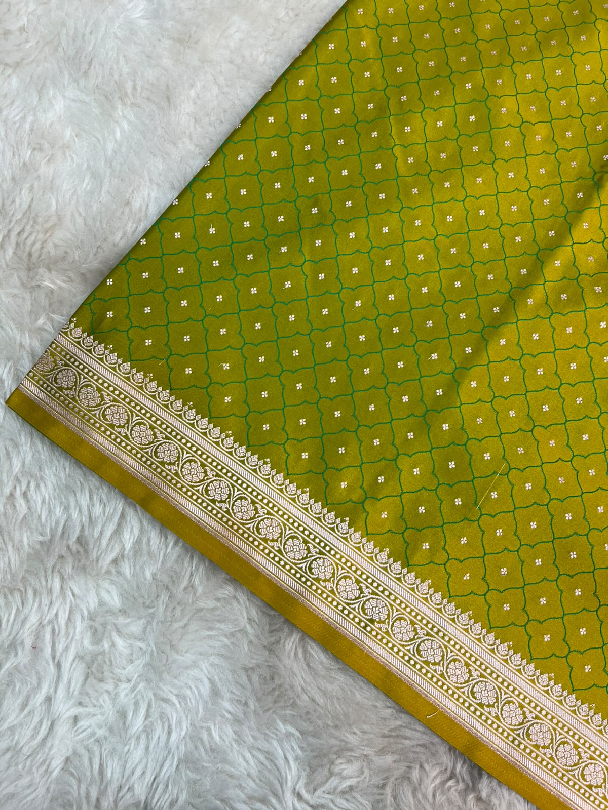 Mahendi Green Banarasi Mashru Silk Saree | Fine Booti Work & Traditional Border