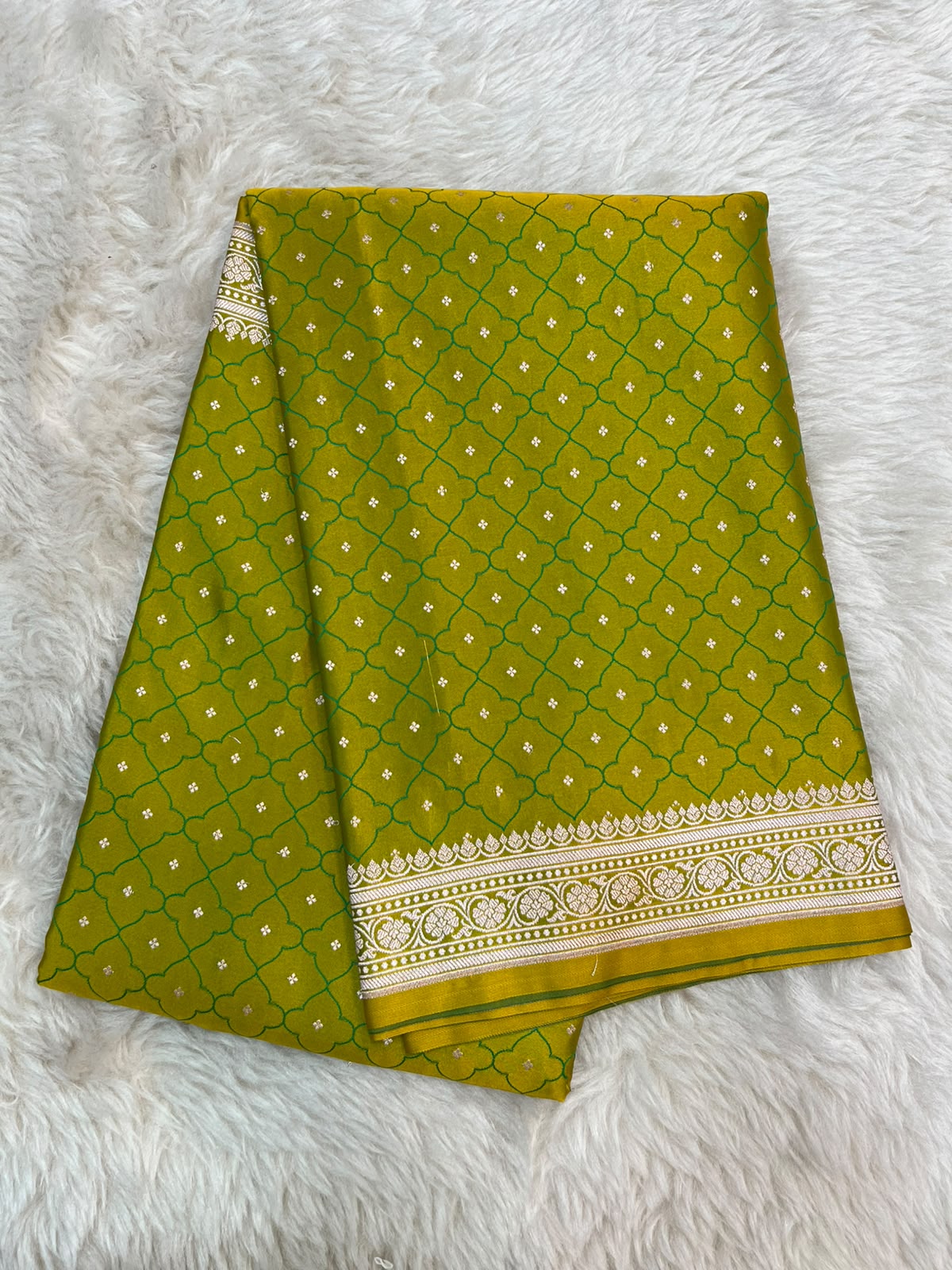 Mahendi Green Banarasi Mashru Silk Saree | Fine Booti Work & Traditional Border