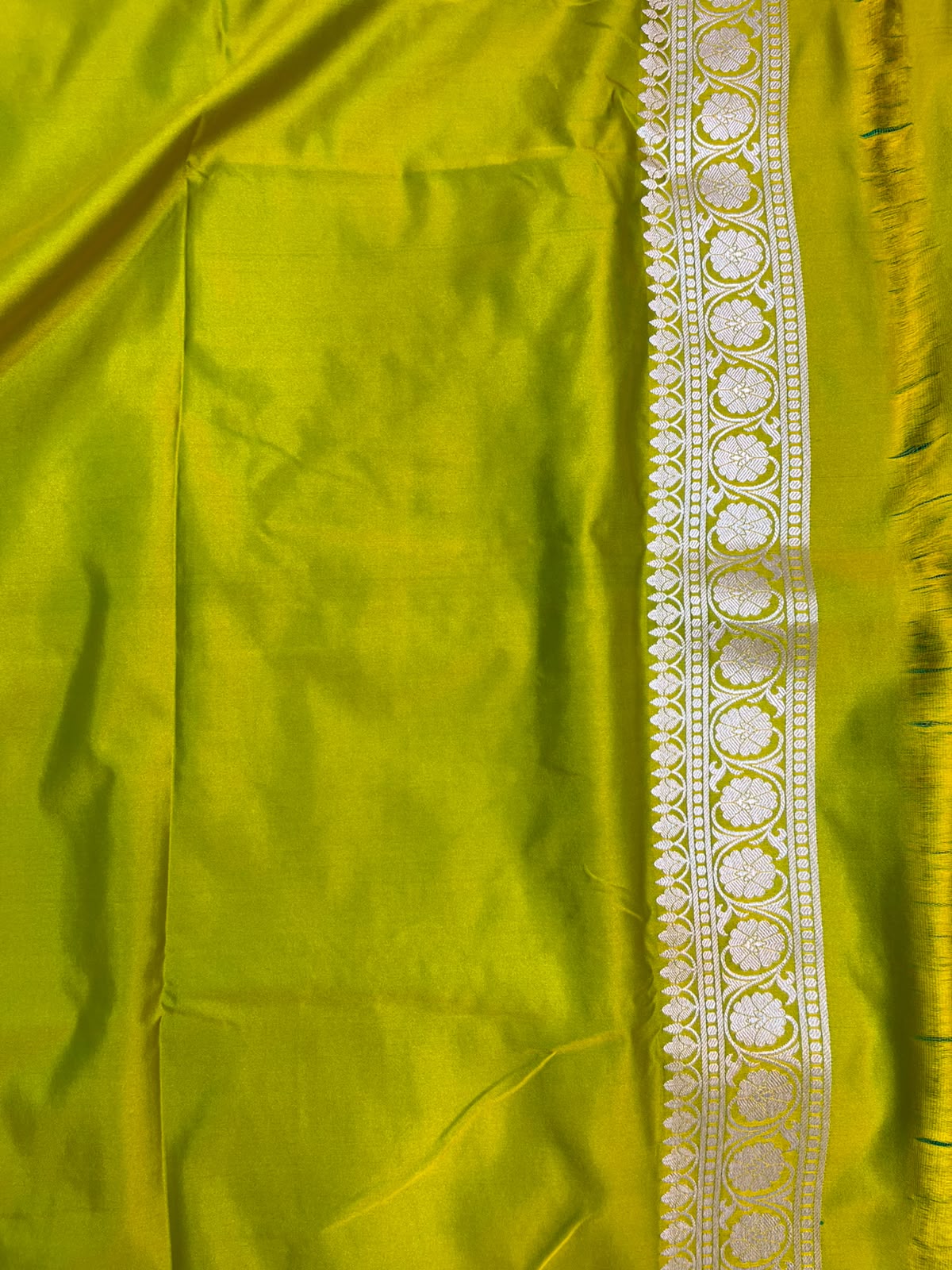 Mahendi Green Banarasi Mashru Silk Saree | Fine Booti Work & Traditional Border