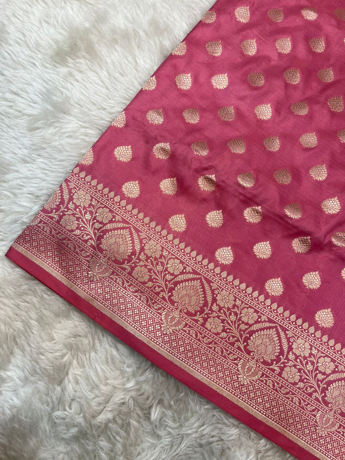 Exquisite Onion Pink Pure Katan Silk Banarasi Saree with Gold Zari Buti’s