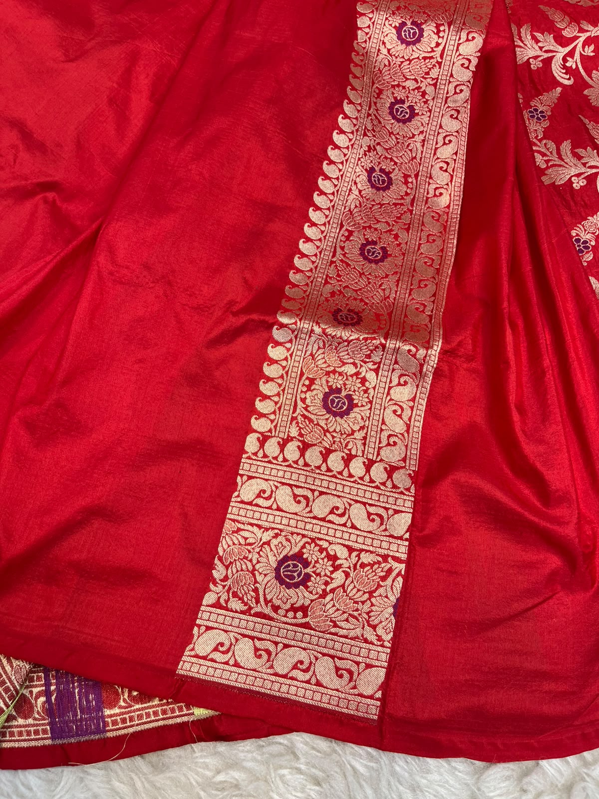 Scarlet Red Pure Katan Silk Banarasi Saree with Paisley Floral Boota & Meenakari