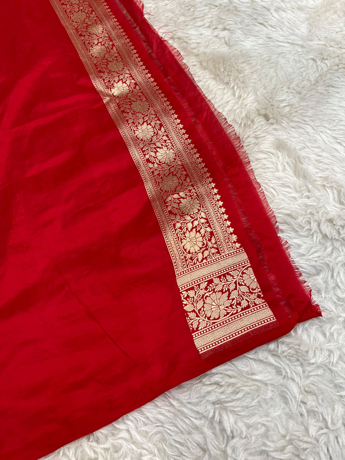 Crimson Red Pure Katan Silk Handloom Banarasi Rangkat Saree with Multicolor Diamond Jaal
