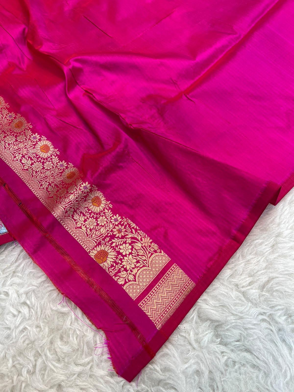 Multihued Pure Katan Silk Banarasi Rangkat Saree with Scallop Scale Brocade Pallu